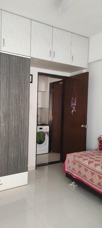 Room in 2 BHK Apartment at Shanti Elixir, Mundhwa – for Rent