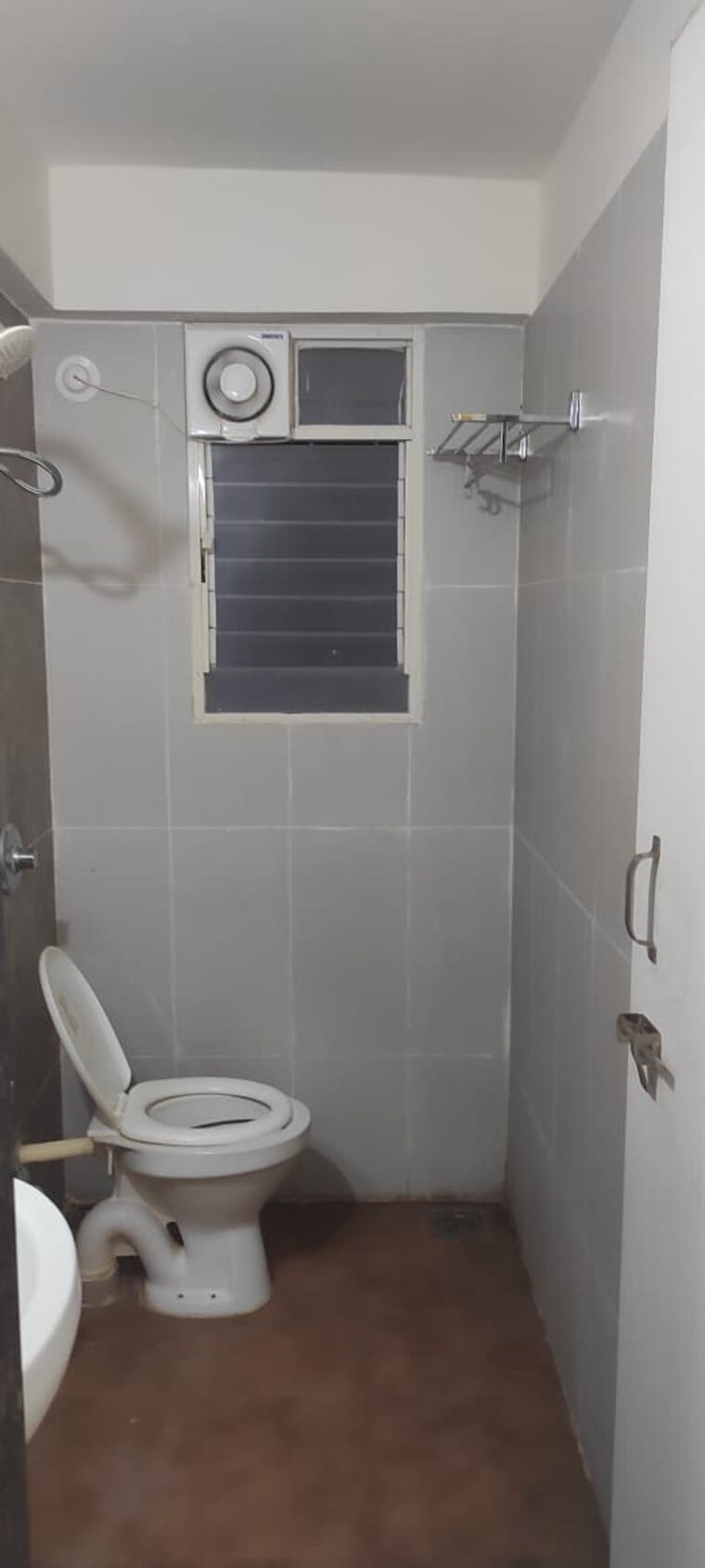Bathroom, prkriti-surbhi-mangalam 2 Bedroom 680 Sq.Ft. Apartment In Dhanori Pune 9075599