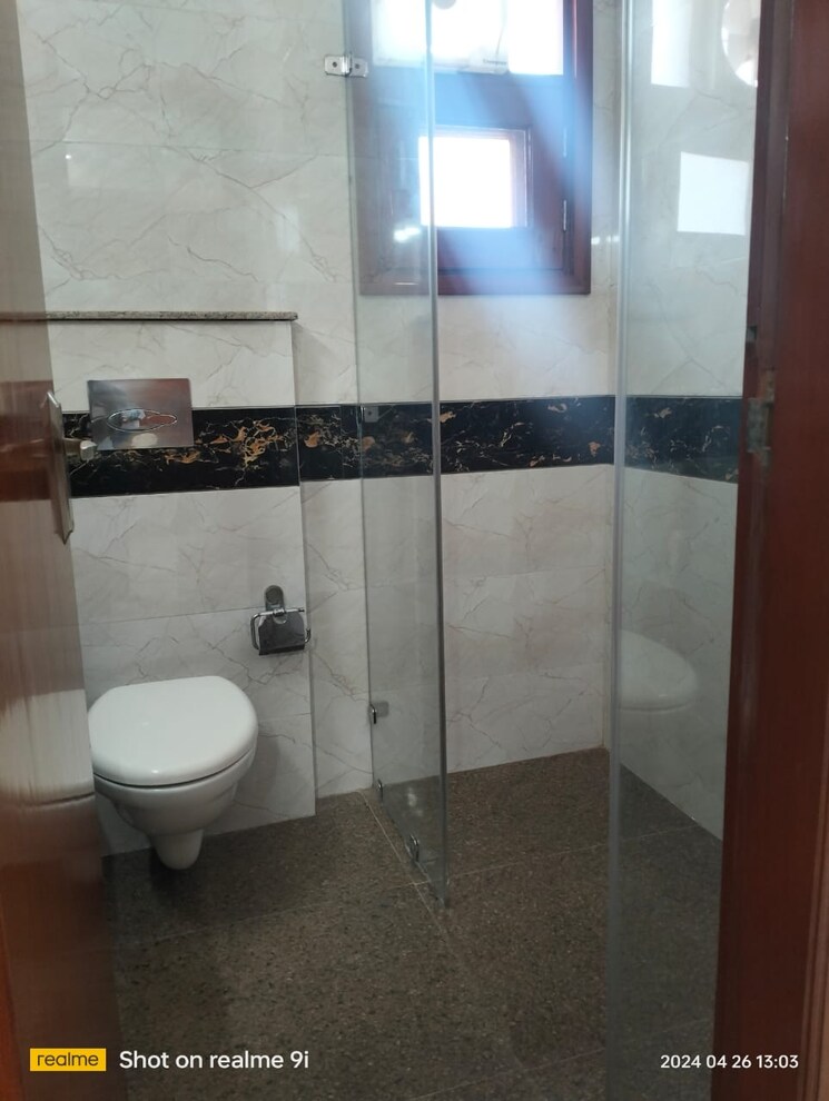 Bathroom, south extension ii 3 Bedroom 2500 Sq.Ft. Apartment In South Extension ii Delhi 9075608