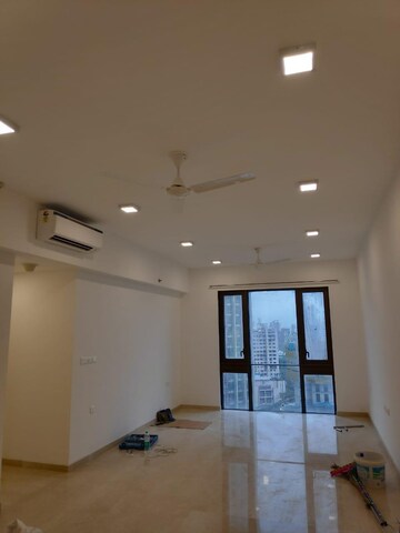 Room in 2 BHK Apartment at Lodha The Park, Worli – for Rent