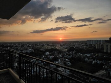 Swimming Pool in 3 BHK Apartment at Gomti Nagar – for Rent