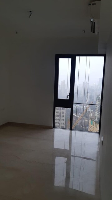 Room in 2 BHK Apartment at Lodha The Park, Worli – for Rent