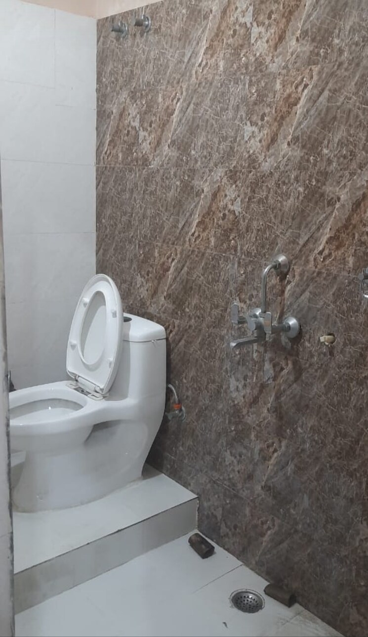 Bathroom, sector 46 2 Bedroom 108 Sq.Yd. Builder Floor In Sector 46 Faridabad 9075639