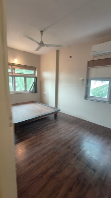 Room in 2 BHK Apartment at Ashirwad Tower, Andheri West – for Rent