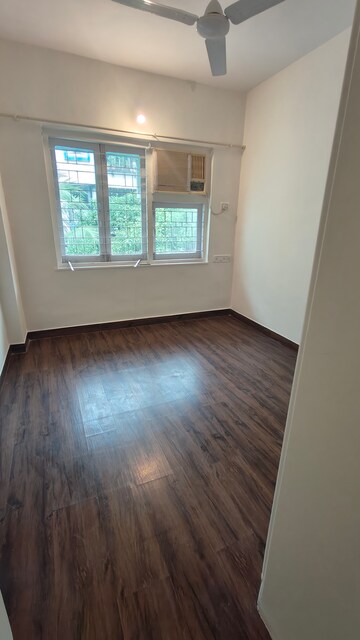 Room in 2 BHK Apartment at Ashirwad Tower, Andheri West – for Rent