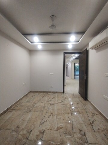 Kitchen in 3.5 BHK Builder Floor at Gupta Awas, Sector 43 – for Rent