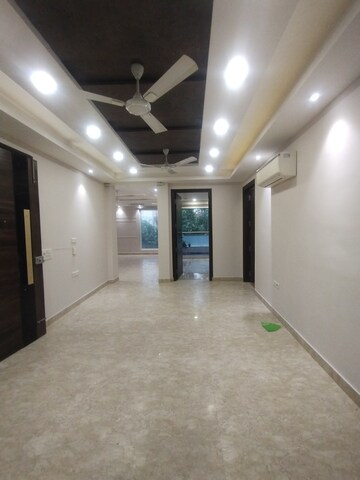 Kitchen in 3.5 BHK Builder Floor at Gupta Awas, Sector 43 – for Rent