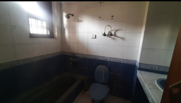 Attached Bathroom, sector 21c 3 Bedroom 1650 Sq.Ft. Apartment In Sector 21c Faridabad 9075656