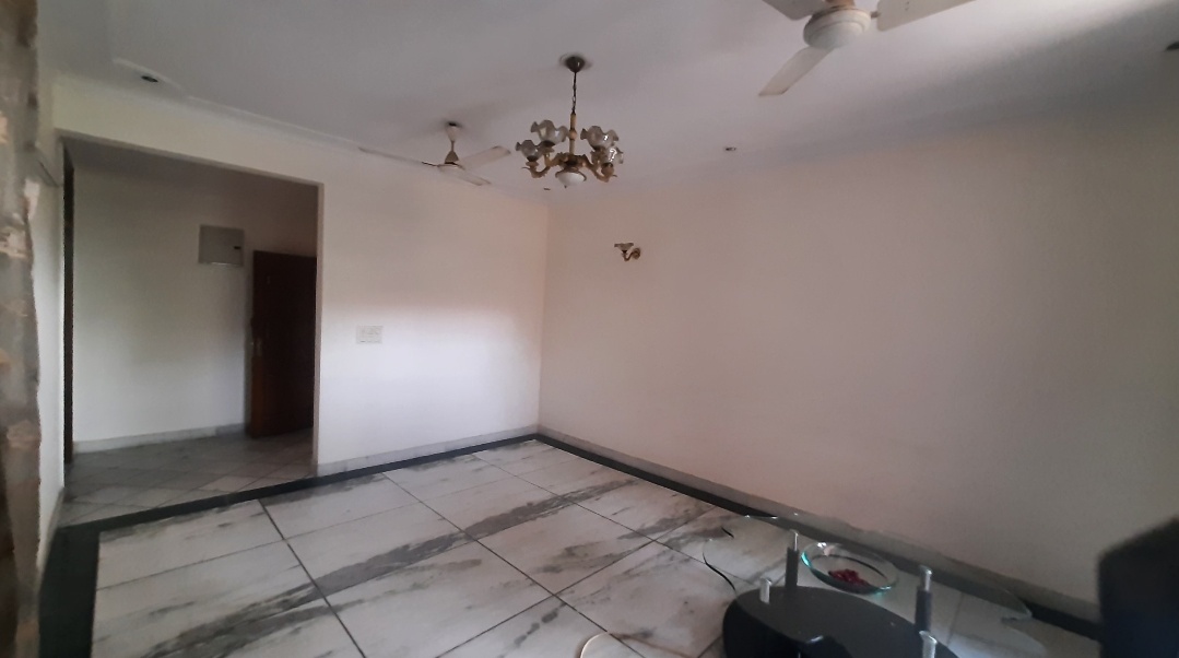 3 BHK + Servant Room Apartment For Rent in Sector 21C