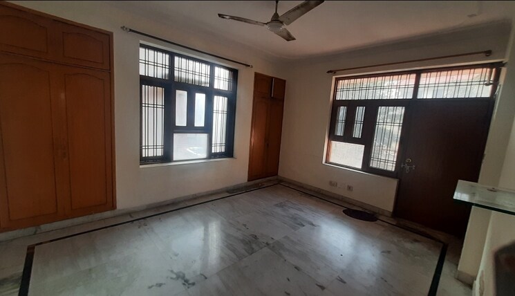Room, sector 21c 3 Bedroom 1650 Sq.Ft. Apartment In Sector 21c Faridabad 9075656