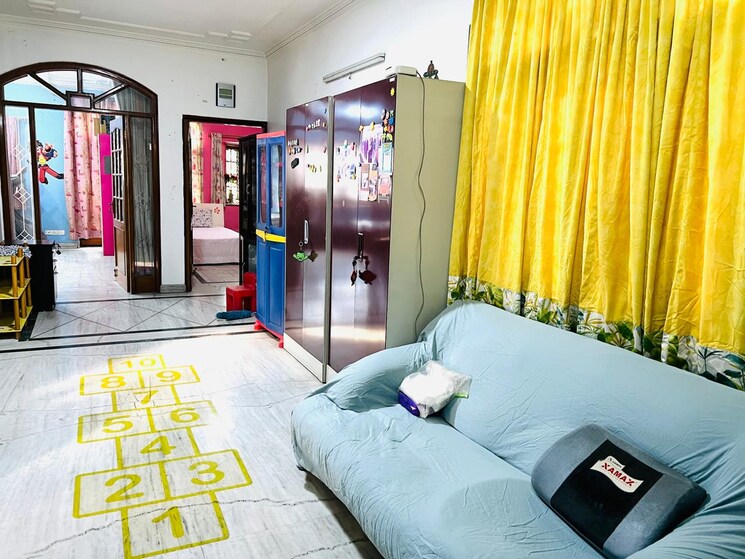 Bedroom, sector 55 6 Bedroom 250 Sq.Mt. Independent House In Sector 55 Noida 9075655