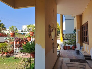 Balcony in 4 BHK Independent House at Rajender Nagar – for Rent