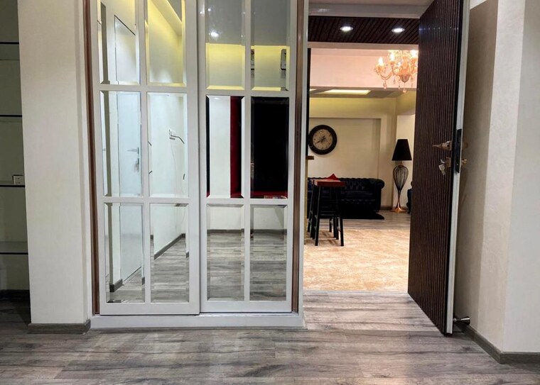  Parking, north-bombay-society 2 Bedroom 700 Sq.Ft. Apartment In Juhu Mumbai 9075713