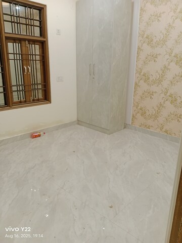 Room in 2 BHK Builder Floor at Laxmi Nagar – for Rent