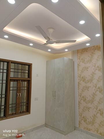 Building Lobby in 2 BHK Builder Floor at Laxmi Nagar – for Rent