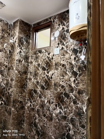 Furnished Amenities in 2 BHK Builder Floor at Laxmi Nagar – for Rent