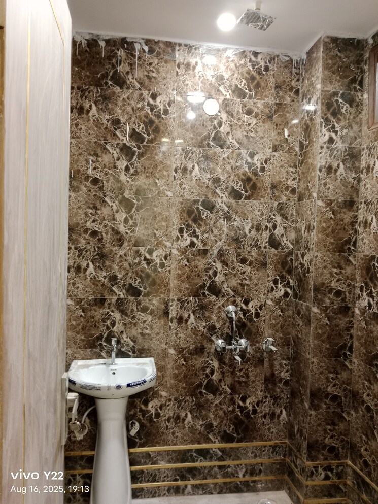Bathroom, laxmi nagar 2 Bedroom 650 Sq.Ft. Builder Floor In Laxmi Nagar Delhi 9075724