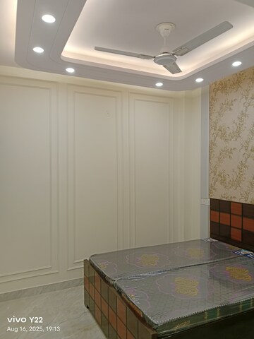 Room in 2 BHK Builder Floor at Laxmi Nagar – for Rent