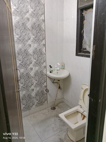 Bathroom in 2.5 BHK Builder Floor at Laxmi Nagar – for Rent