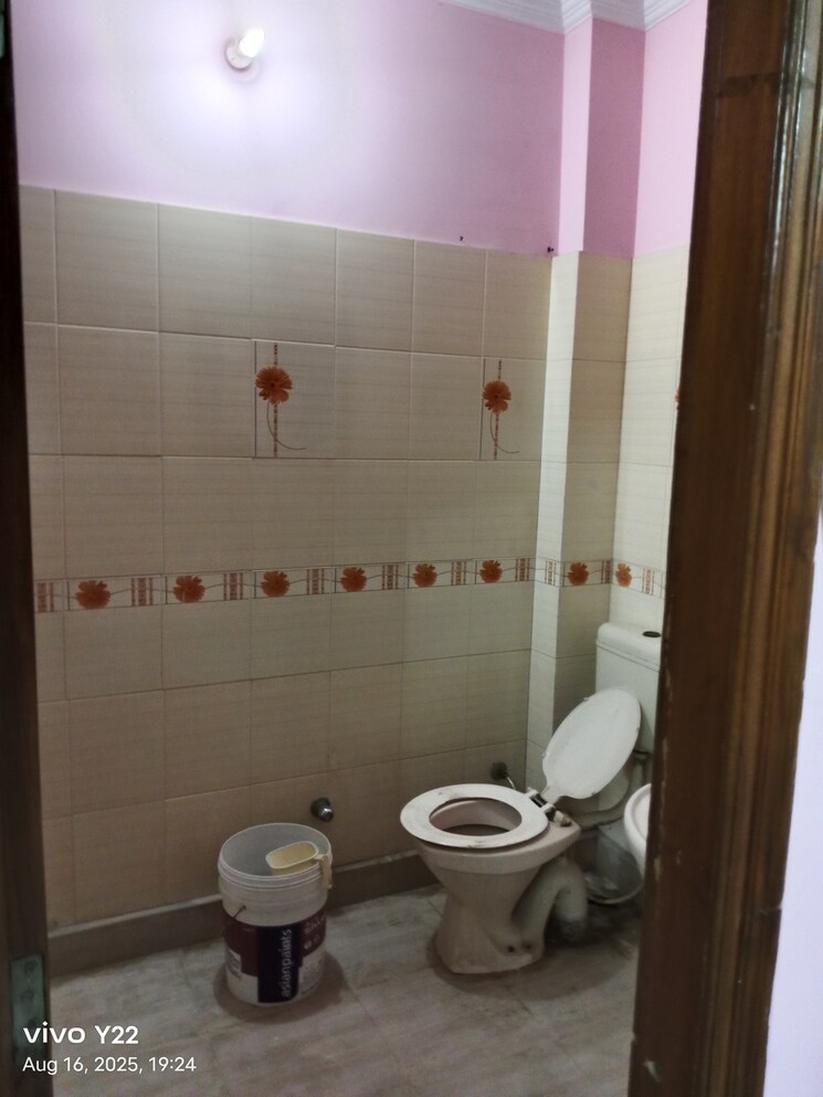 Bathroom, laxmi nagar 2 Bedroom 900 Sq.Ft. Builder Floor In Laxmi Nagar Delhi 9075750