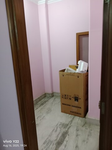Room in 2 BHK Builder Floor at Laxmi Nagar – for Rent