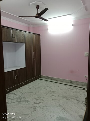 Room in 2 BHK Builder Floor at Laxmi Nagar – for Rent