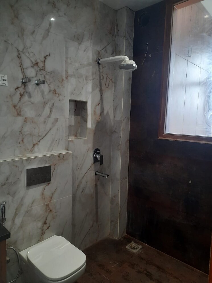 Bathroom, rho i greater noida 4 Bedroom 200 Sq.Mt. Independent House In Rho I Greater Noida Greater Noida 9075818