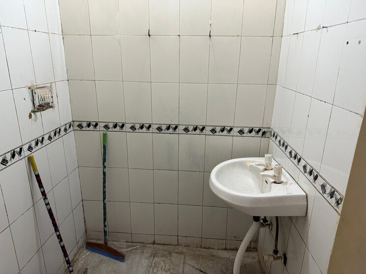 Bathroom, omicron ii greater noida 2 Bedroom 120 Sq.Yd. Independent House In Omicron Ii Greater Noida Greater Noida 9075826
