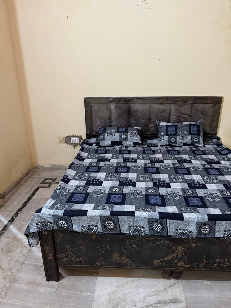 Room, omicron ii greater noida 2 Bedroom 120 Sq.Yd. Independent House In Omicron Ii Greater Noida Greater Noida 9075826