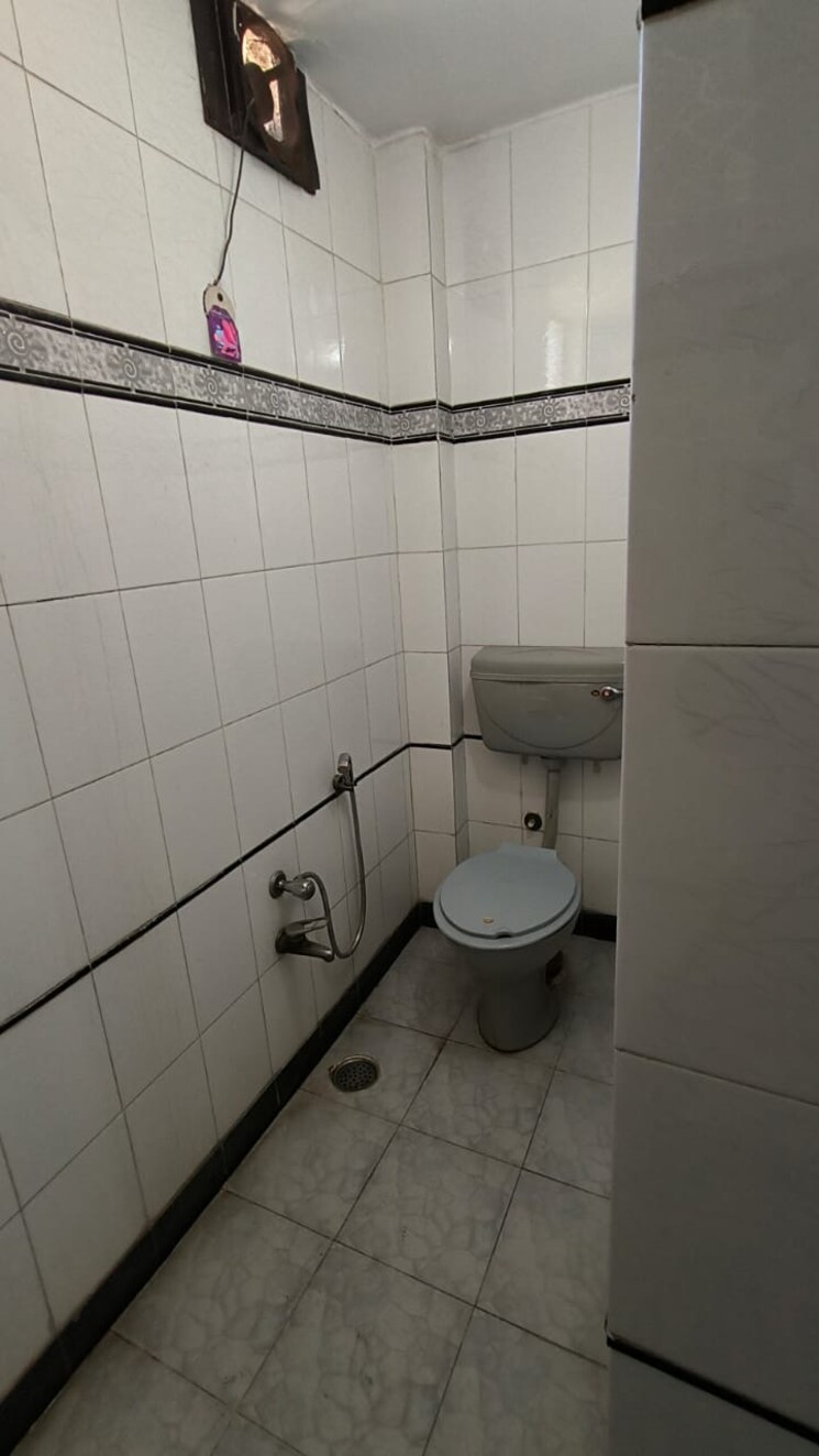 Bathroom, janakpuri 2 Bedroom 1125 Sq.Ft. Apartment In Janakpuri Delhi 9075836