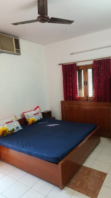 Bedroom in 2 BHK Apartment at Janakpuri – for Rent