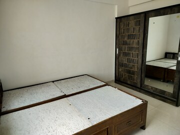 Room in 2.5 BHK Apartment at Sukhwani Elmwood, Pimple Saudagar – for Rent