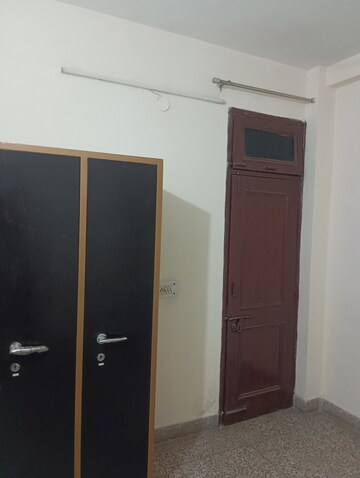 Room in 2 BHK Builder Floor at Maidan Garhi – for Rent