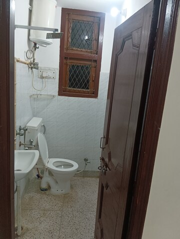 Bathroom in 2 BHK Builder Floor at Maidan Garhi – for Rent