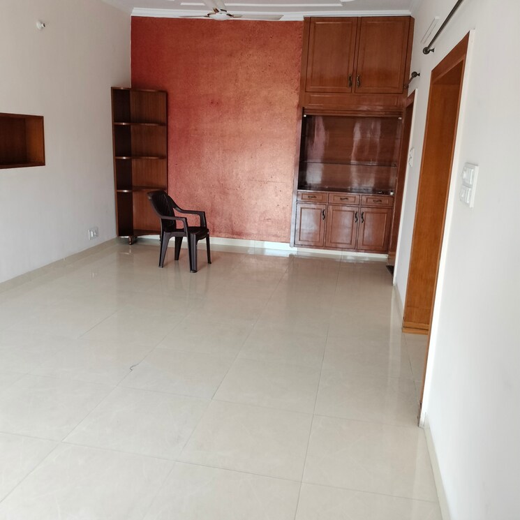 Room, sector 38 2 Bedroom 200 Sq.Yd. Independent House In Sector 38 Chandigarh 9075861