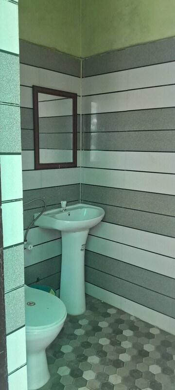 Bathroom in 1 BHK Apartment at Sarita Vihar Pocket-J RWA, Sarita Vihar – for Rent