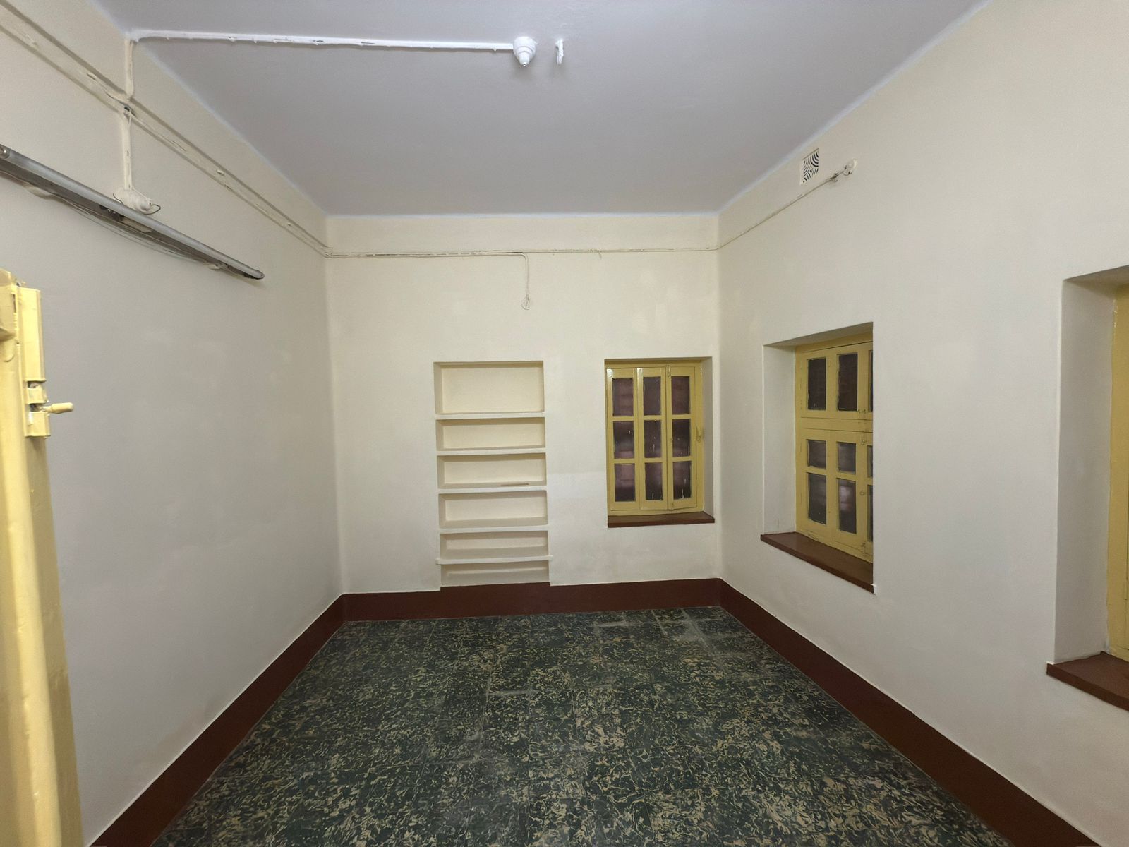 Retail Shop For Rent in Golpark