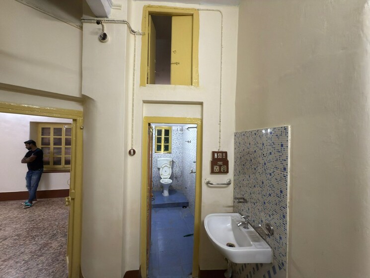 undefined, golpark Commercial Shop 800 Sq.Ft. In Golpark Kolkata 9075866