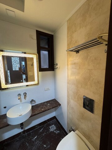 Furnished Amenities in 4 BHK Builder Floor at Janakpuri – for Rent