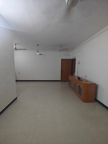 Room in 2.5 BHK Apartment at Seawoods – for Rent