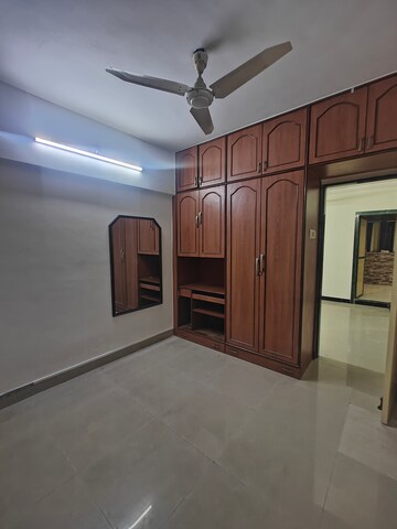 Room in 2.5 BHK Apartment at Seawoods – for Rent