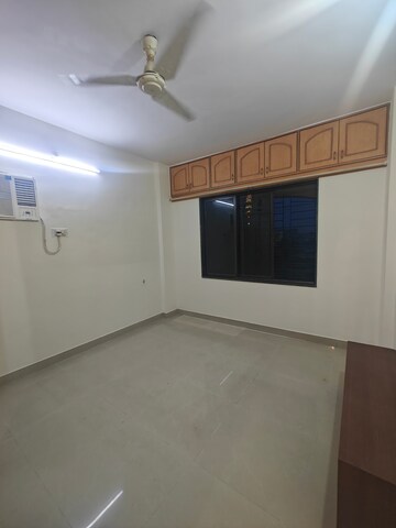 Room in 2.5 BHK Apartment at Seawoods – for Rent