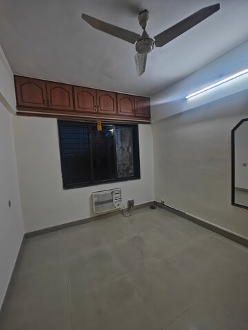 Room in 2.5 BHK Apartment at Seawoods – for Rent