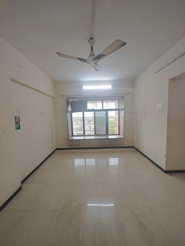 Room in 3 BHK Apartment at Meridian Apartment, Nerul Sector 6 – for Rent