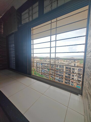 Room in 3 BHK Apartment at Meridian Apartment, Nerul Sector 6 – for Rent