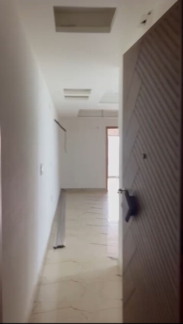 Room in 3 BHK Apartment at Modipuram – for Sale