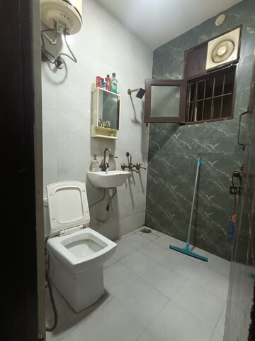 Bathroom in 2.5 BHK Builder Floor at Mayur Vihar Phase 1 – for Rent