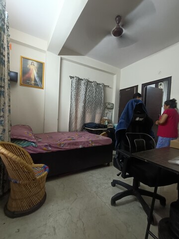 Living Room in 2.5 BHK Builder Floor at Mayur Vihar Phase 1 – for Rent