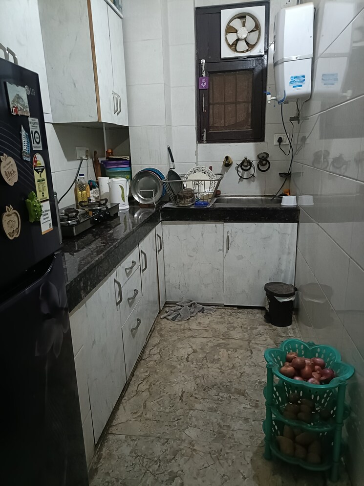 Kitchen, mayur vihar phase 1 2.5 Bedroom 7500 Sq.Ft. Builder Floor In Mayur Vihar Phase 1 Delhi 9075936