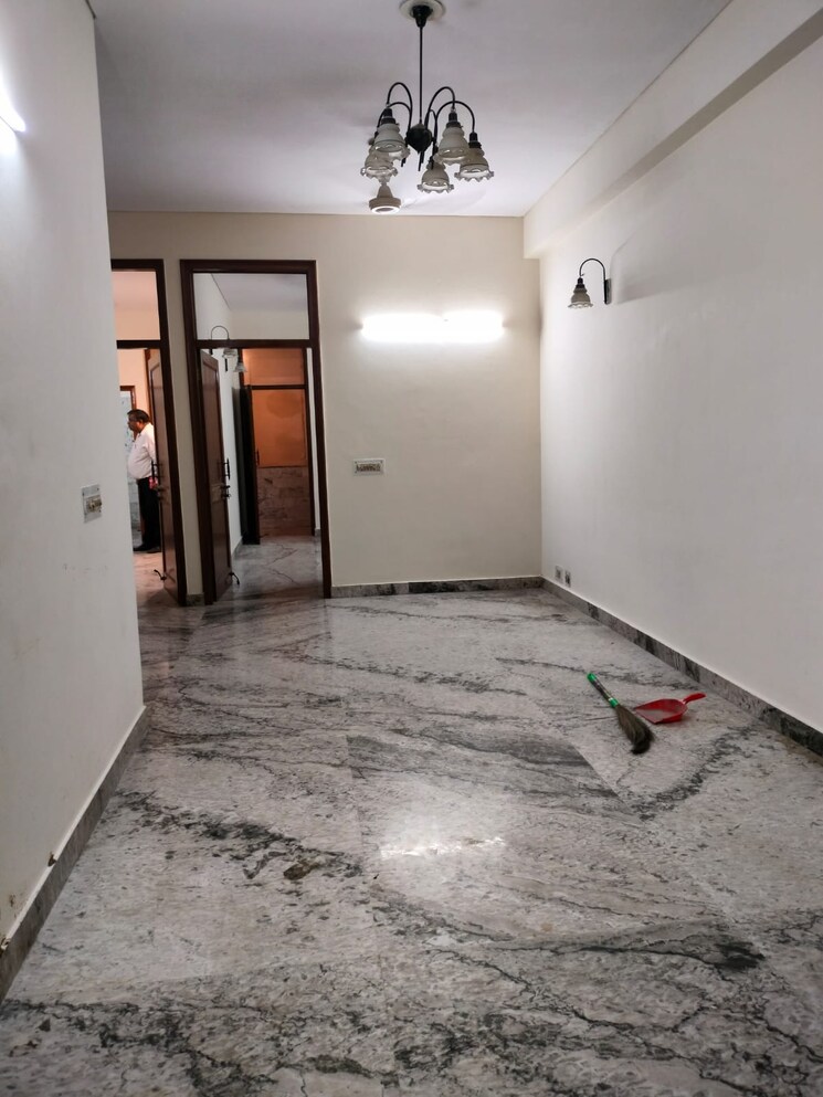 Room, paryavaran complex 2 Bedroom 800 Sq.Ft. Builder Floor In Paryavaran Complex Delhi 9075938